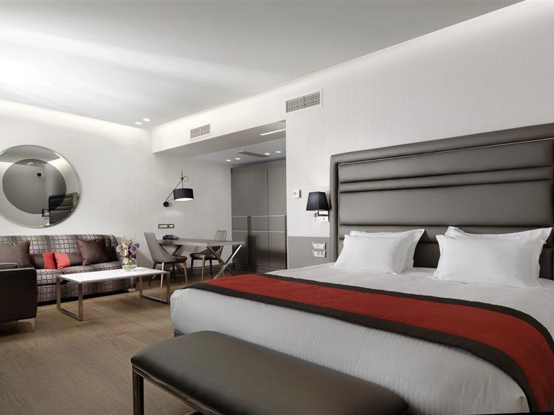 Holiday Suites Hotel