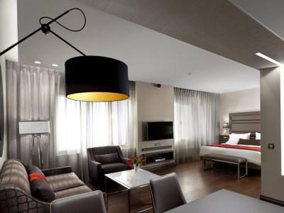 Hotel Holiday Suites
