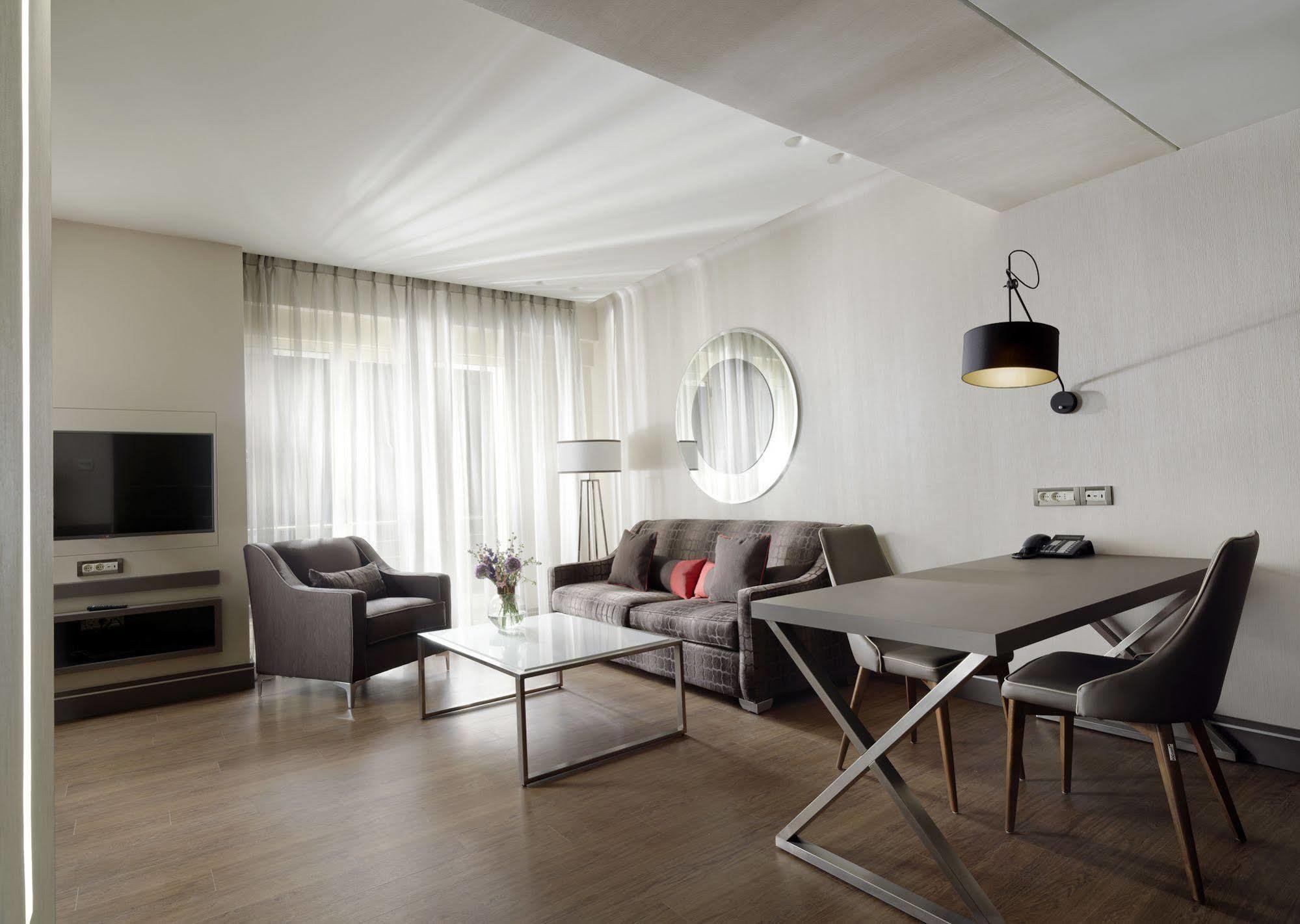 Holiday Suites 4*